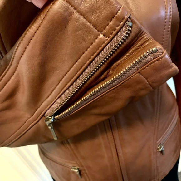 Genuine lamb leather Eddie Bauer jacket in great condition, soft to the … - Picture 9 of 11